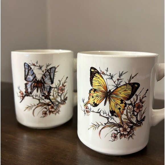 Vintage mid century cottage core butterfly mugs - Picture 4 of 5